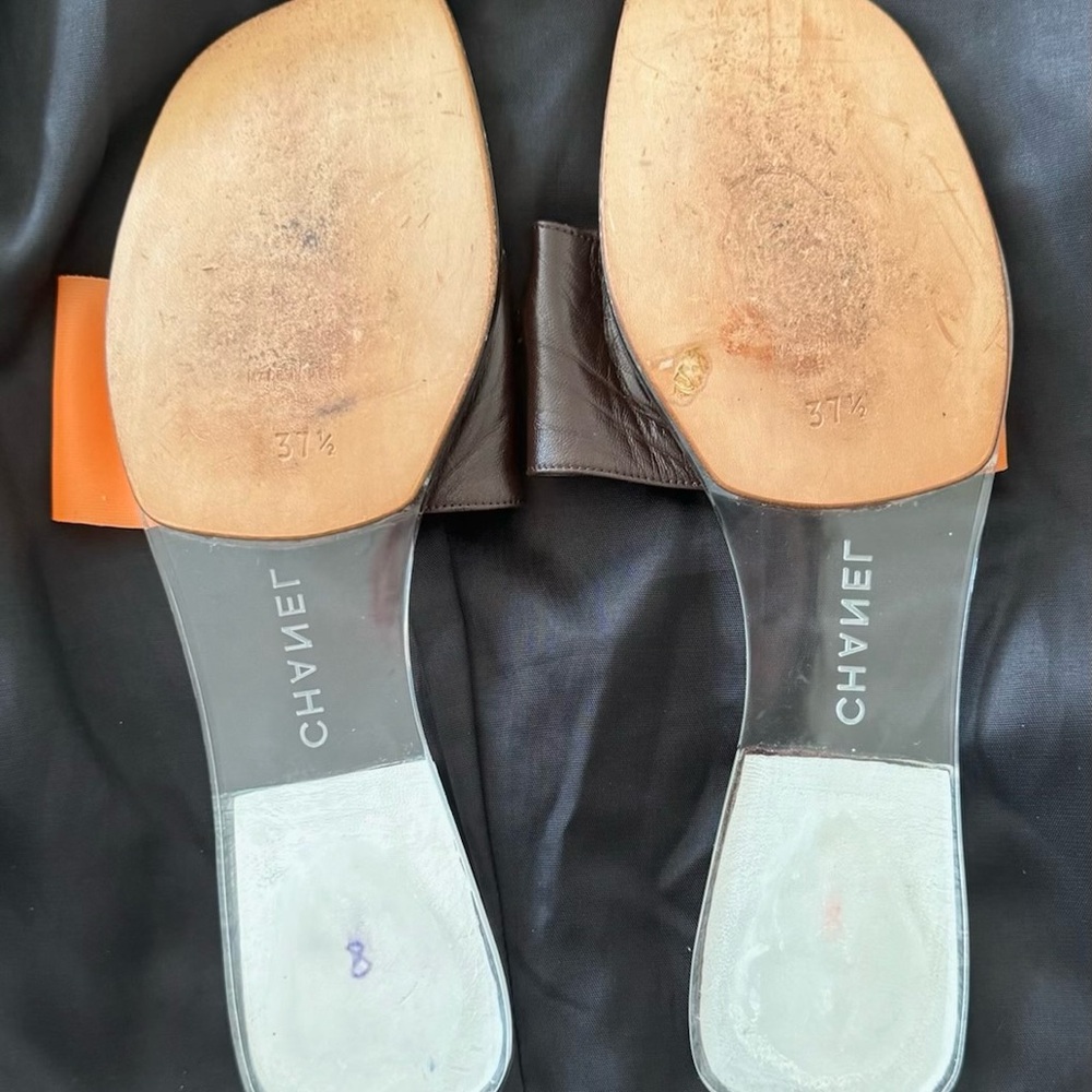 CHANEL Vintage Lucite and Leather Flats - Picture 3 of 4
